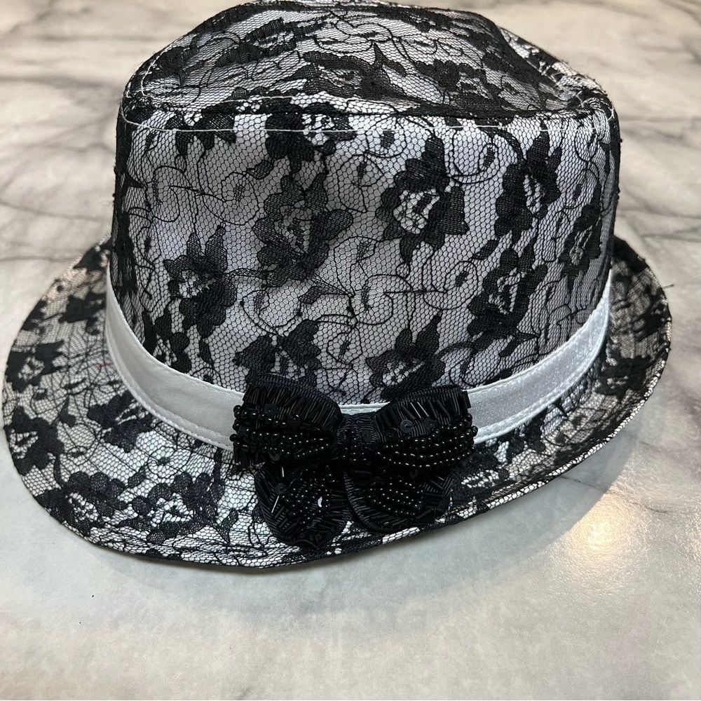 Nyla Floral lace fedora hat black and white. Size X/XL